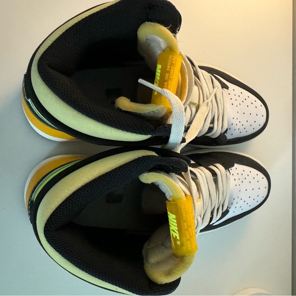Jordan 1 Retro High. White black volt university gold. Size 9.5 men’s. - Picture 5 of 5